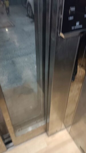 Lift in 2 BHK Builder Floor at Vasant Kunj Enclave – for Sale