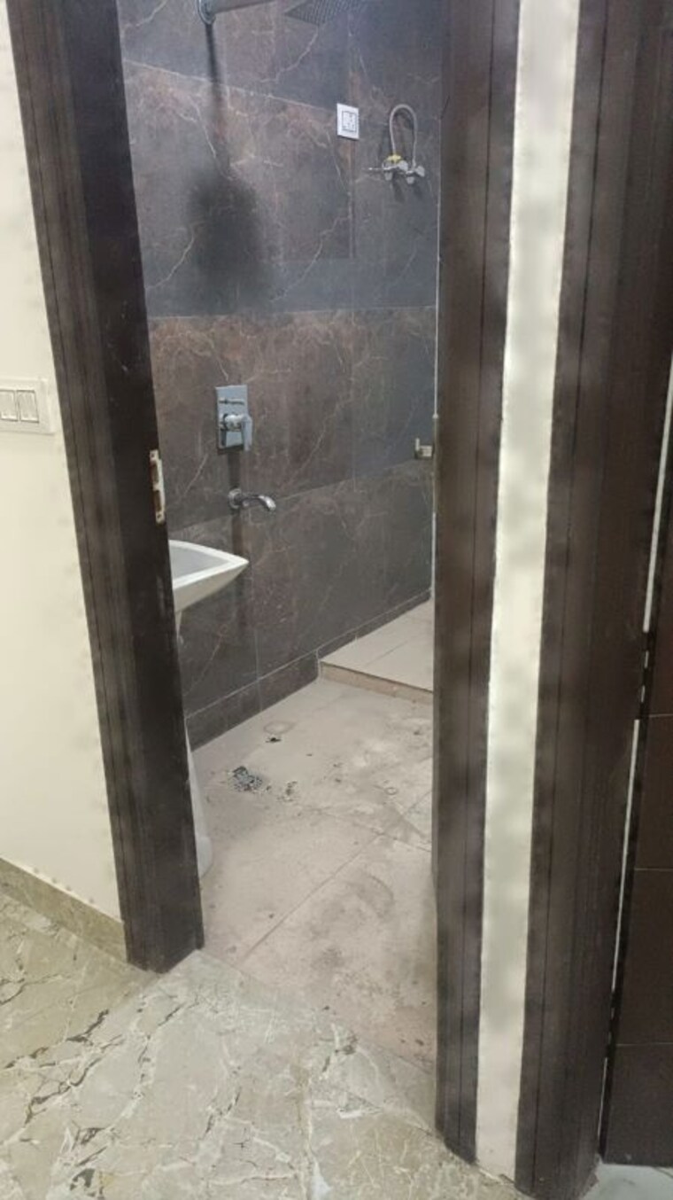 Attached Bathroom, vasant kunj enclave 2 Bedroom 75 Sq.Yd. Builder Floor In Vasant Kunj Enclave Delhi 10414642