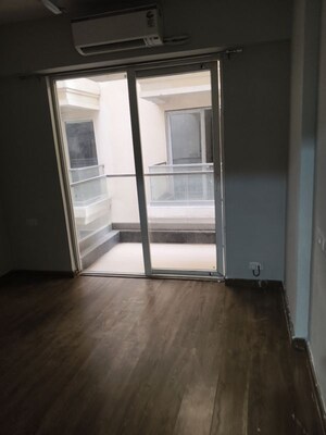 Room in 3 BHK Apartment at Signature Global City, Sector 37d – for Rent