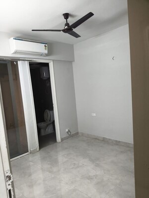 Room in 3 BHK Apartment at Signature Global City, Sector 37d – for Rent