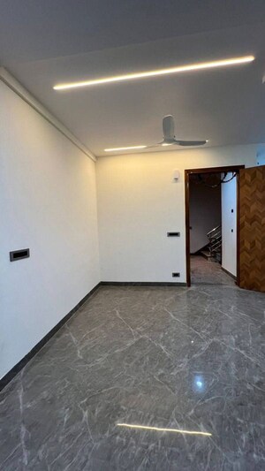Room in 3 BHK Apartment at Conscient Heritage Max, Sector 102 – for Sale