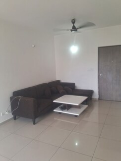3 BHK + Pooja Room,Servant Room Apartment For Rent in Godrej Park Retreat