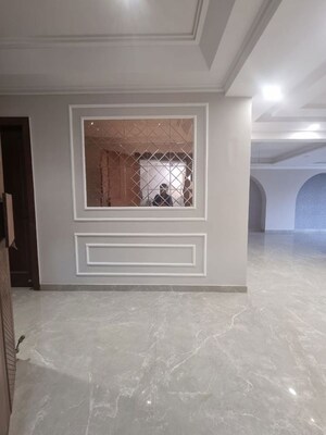 Room in 4 BHK Builder Floor at Green Fields Colony – for Rent