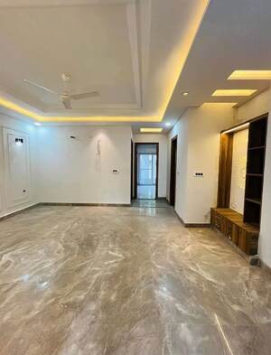 Room in 3 BHK Builder Floor at Green Fields Colony – for Sale