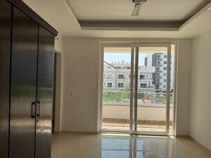 Room in 3 BHK Apartment at Omaxe Lake, North Mullanpur – for Rent