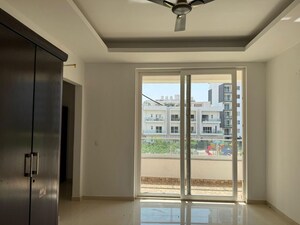 Room in 3 BHK Apartment at Omaxe Lake, North Mullanpur – for Rent