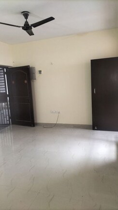 3.5 BHK + Servant Room Apartment For Rent in Sector 87
