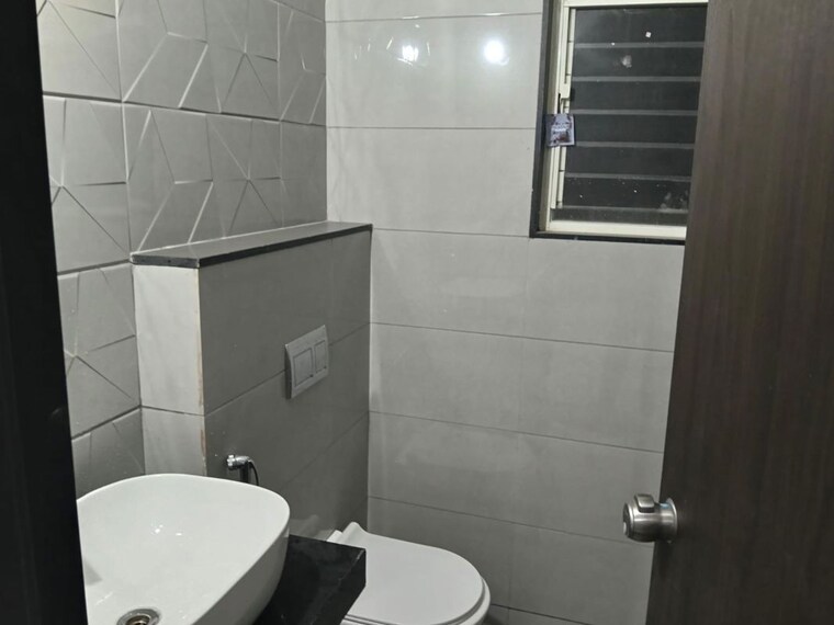 Bathroom, nexus-atrium 2 Bedroom 1000 Sq.Ft. Apartment In Moshi Pune 10414796