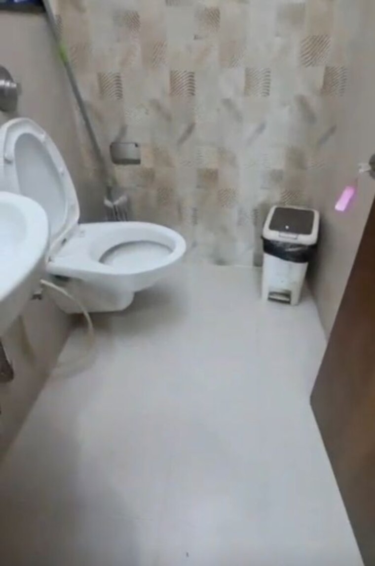 Bathroom, shelton-cubix Commercial Office Space 1500 Sq.Ft. In Cbd Belapur Sector 15 Navi Mumbai 10414752