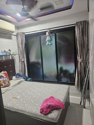 Bedroom in 2.5 BHK Apartment at Vakola – for Rent