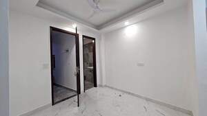 Room in 2 BHK Builder Floor at Saket – for Rent