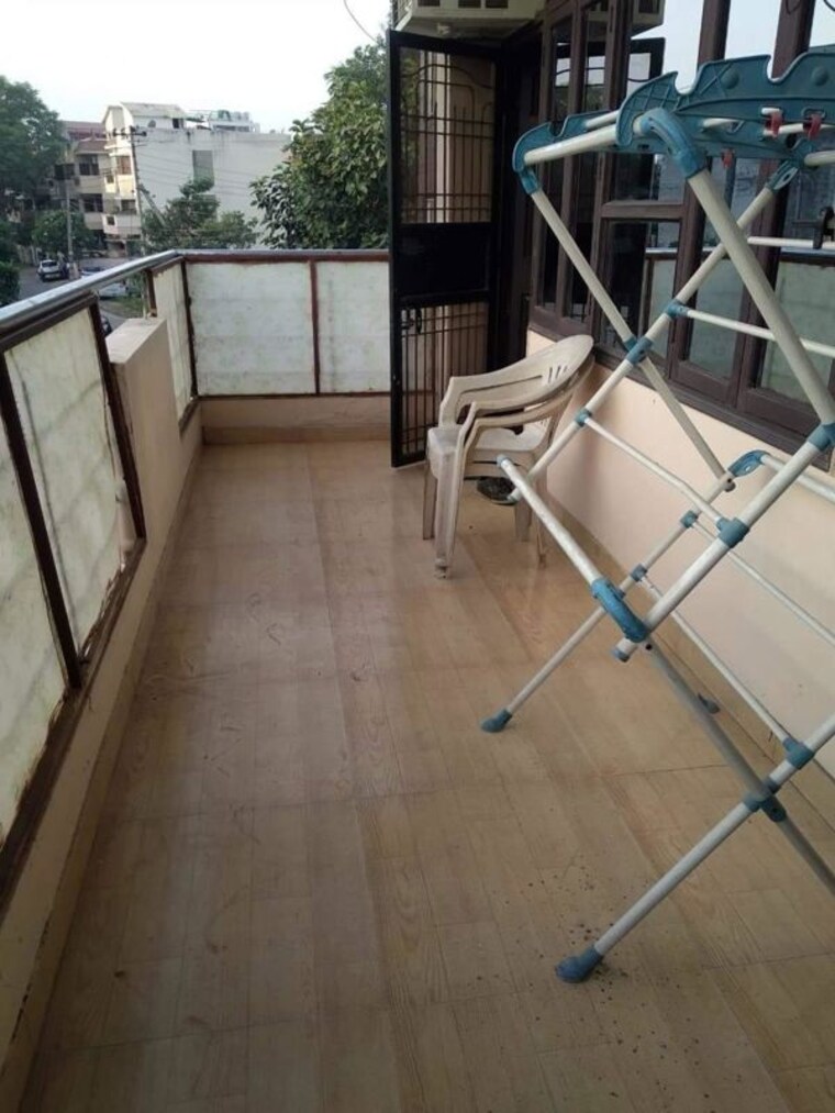 Balcony, ardee-city 3 Bedroom 2200 Sq.Ft. Builder Floor In Sector 52 Gurgaon 10414866