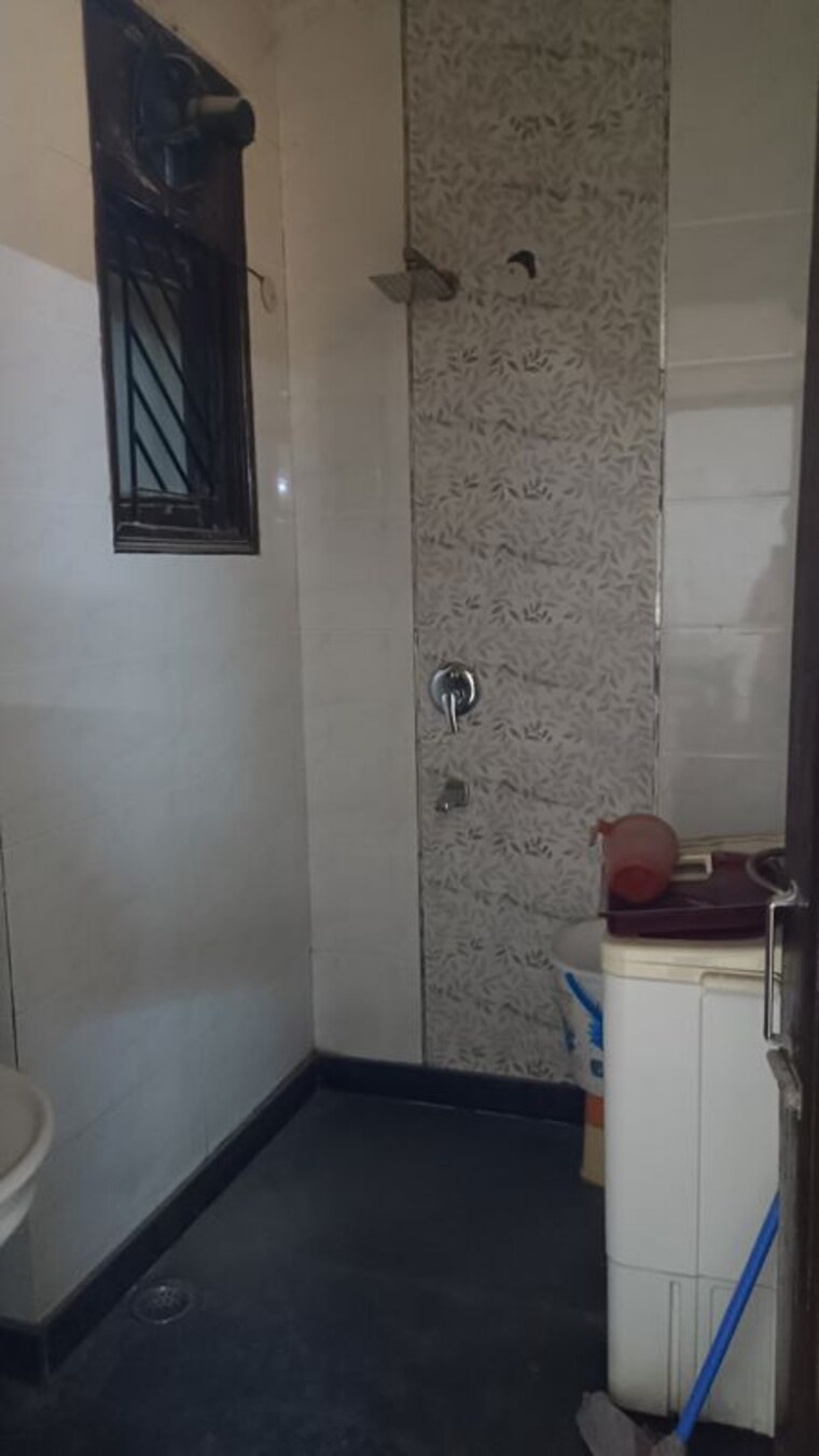 Bathroom, new rajinder nagar 3 Bedroom 1248 Sq.Ft. Builder Floor In New Rajinder Nagar Delhi 10414875