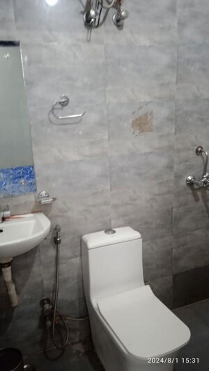 Bathroom in 1 RK Builder Floor at Sector 44 – for Rent