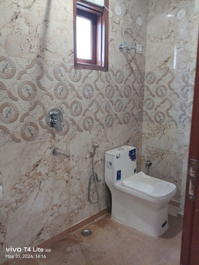 Bathroom, panchsheel vihar 2 Bedroom 65 Sq.Yd. Builder Floor In Panchsheel Vihar Delhi 10414935
