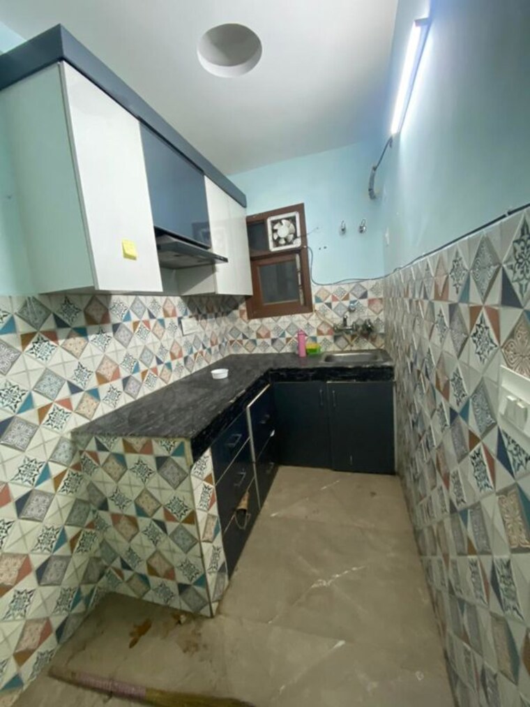 Kitchen, panchsheel vihar 3 Bedroom 90 Sq.Yd. Builder Floor In Panchsheel Vihar Delhi 10414939