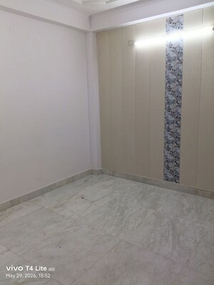 Room in 3 BHK Builder Floor at Panchsheel Vihar – for Rent
