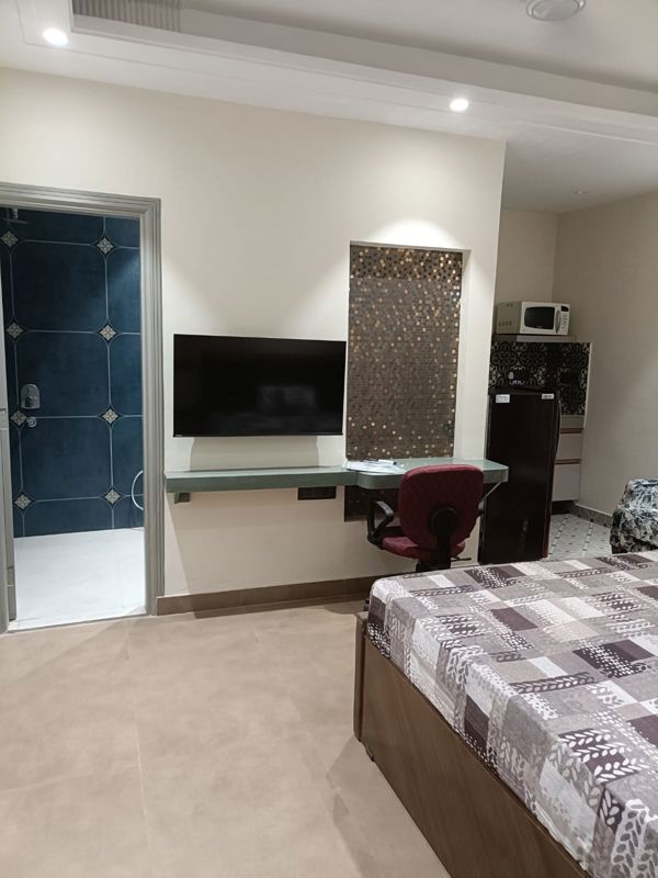 1 BHK + Pooja Room Builder Floor For Rent in DLF City Phase 3