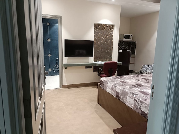 Bedroom, dlf city phase 3 1 Bedroom 100 Sq.Yd. Builder Floor In Dlf City Phase 3 Gurgaon 10414943