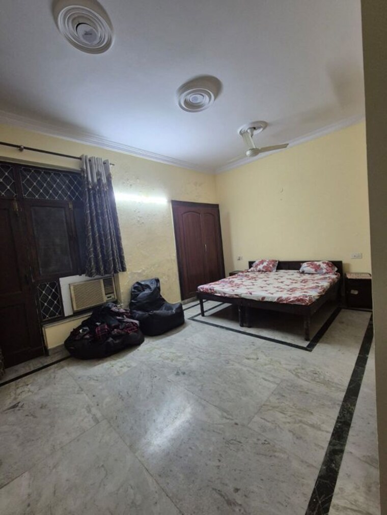 Living Room, dlf city phase 3 3 Bedroom 380 Sq.Yd. Builder Floor In Dlf City Phase 3 Gurgaon 10414947