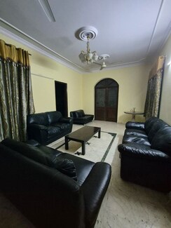3 BHK + Pooja Room Builder Floor For Rent in DLF City Phase 3