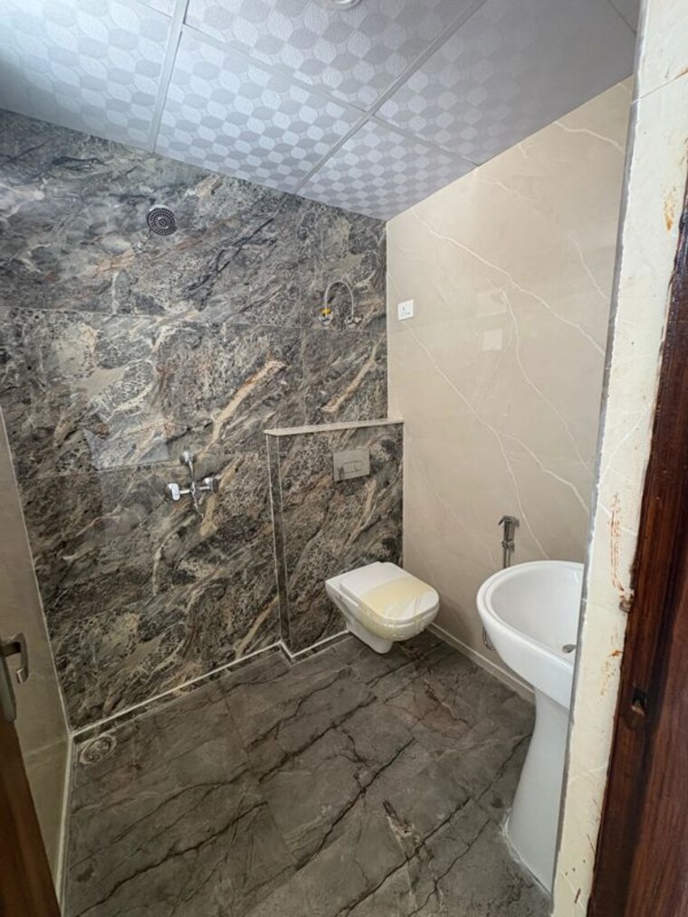 Bathroom, logix-blossom-county 4 Bedroom 2494 Sq.Ft. Apartment In Sector 137 Noida 10414977
