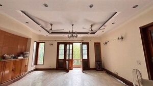 Room in 4 BHK Builder Floor at Hauz Khas Enclave – for Rent