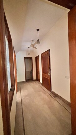 4 BHK + Pooja Room,Servant Room Builder Floor For Rent in Hauz Khas Enclave