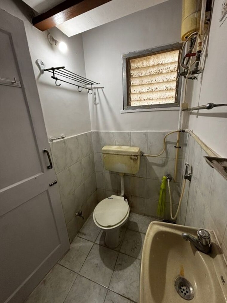 Bathroom, green-hill-chs-dindoshi 2 Bedroom 645 Sq.Ft. Apartment In Goregaon East Mumbai 10415011