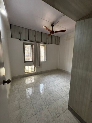 Room in 2 BHK Apartment at Green Hill CHS Dindoshi, Goregaon East – for Rent
