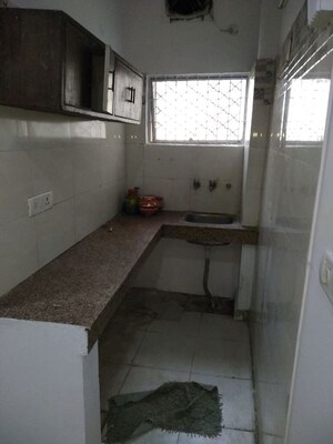 Kitchen in 1.5 BHK Builder Floor at Amar Colony – for Rent
