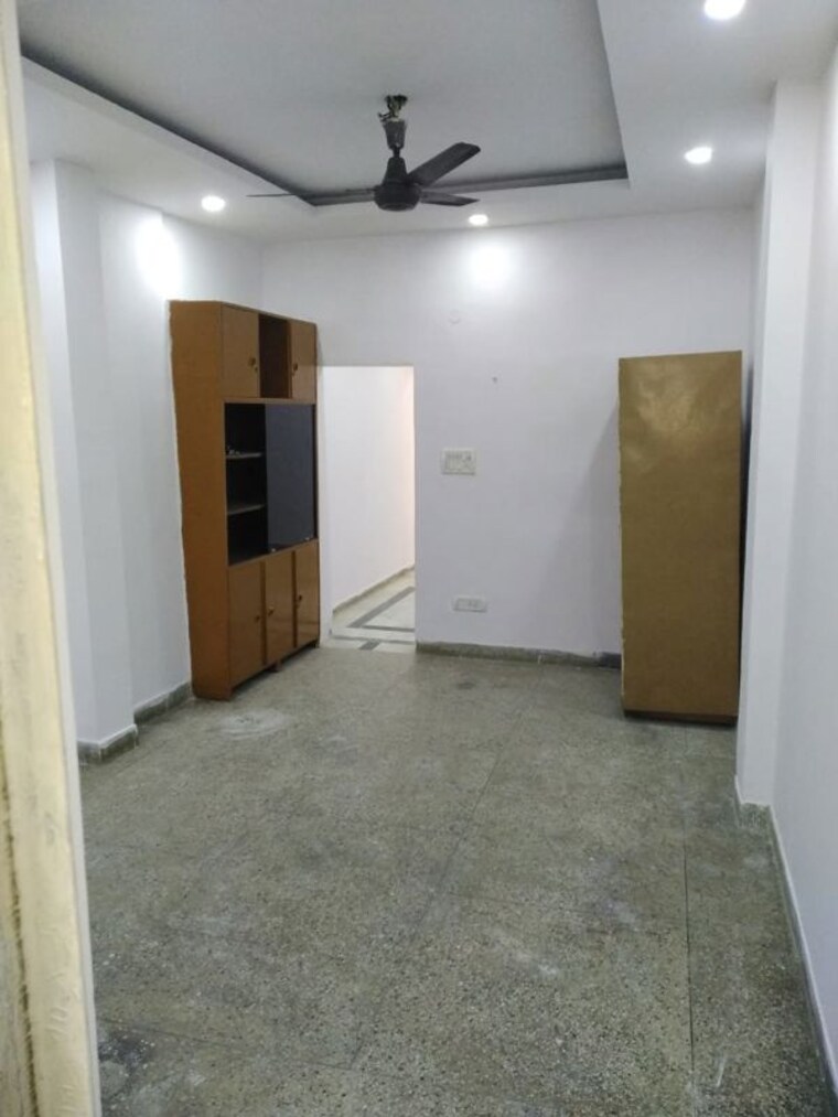 Room, amar colony 1.5 Bedroom 787 Sq.Ft. Builder Floor In Amar Colony Delhi 10415025