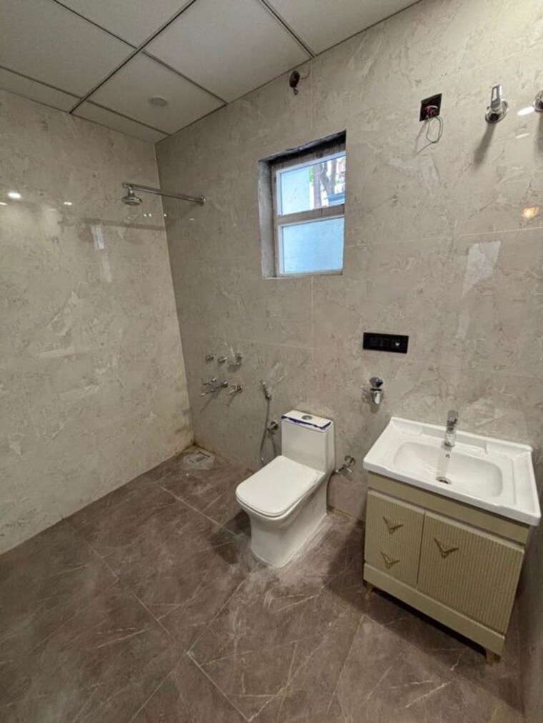 Bathroom, rwa-apartments-sector-72 3 Bedroom 250 Sq.Mt. Independent House In Sector 72 Noida 10415052