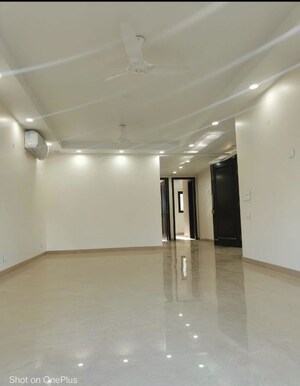 Room in 3 BHK Builder Floor at Greater Kailash I – for Rent
