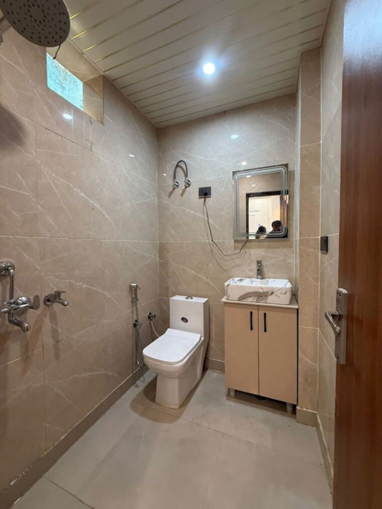 Bathroom, aps-apartment 2 Bedroom 985 Sq.Ft. Builder Floor In Indrapuram Ghaziabad 10415064