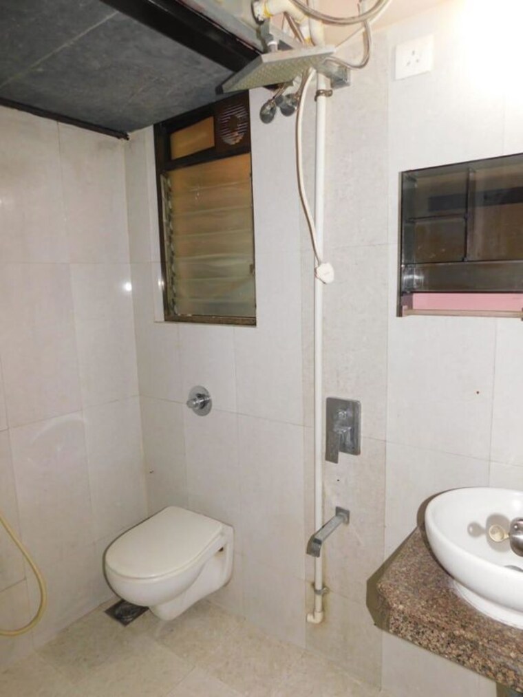 Bathroom, eff-jumbo-darshan-chs 1.5 Bedroom 575 Sq.Ft. Apartment In Andheri East Mumbai 10415072