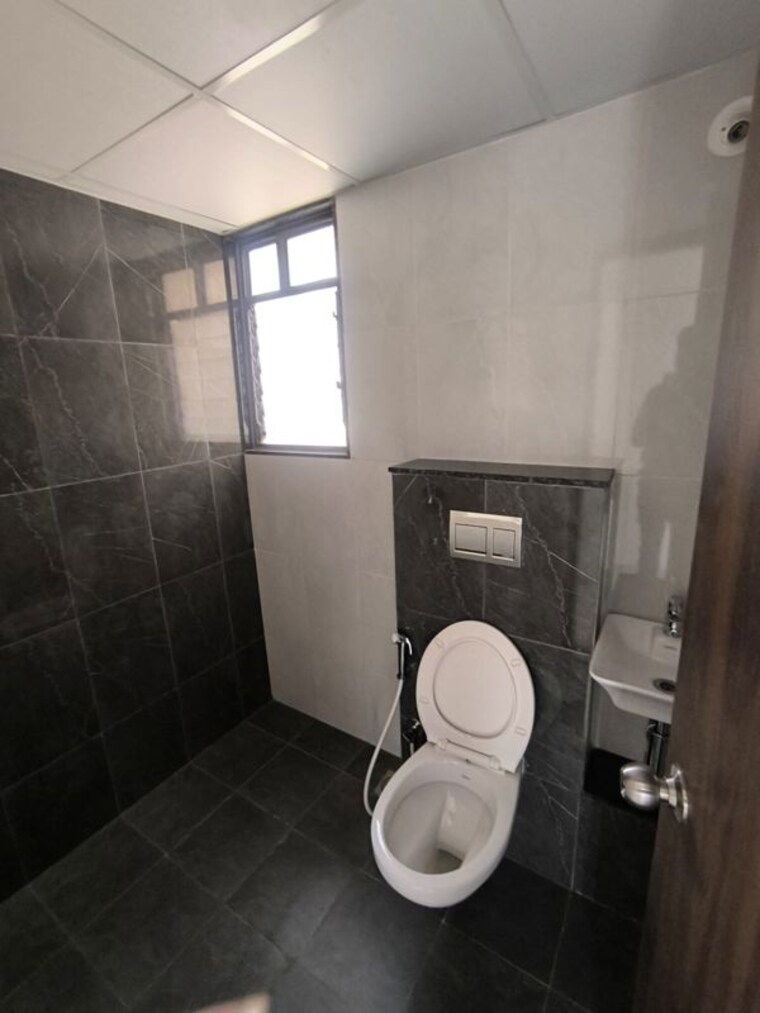 Bathroom, shapoorji-pallonji-joyville-hadapsar-annexe 2 Bedroom 726 Sq.Ft. Apartment In Hadapsar Pune 10358841