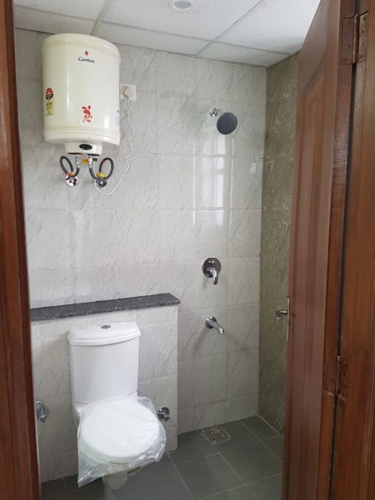 Bathroom, preet colony 3 Bedroom 1885 Sq.Ft. Apartment In Preet Colony Zirakpur 10415114