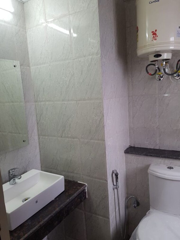 Bathroom, preet colony 3 Bedroom 1885 Sq.Ft. Apartment In Preet Colony Zirakpur 10415114