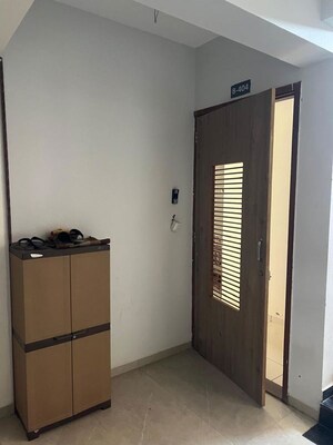 Room in 3 BHK Apartment at Sargasan – for Rent