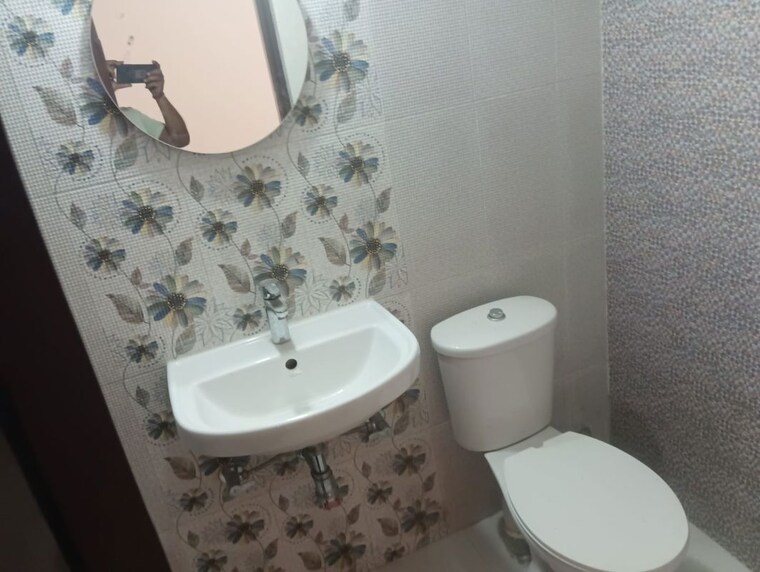 Bathroom, ashish-palace 2 Bedroom 1000 Sq.Ft. Apartment In Sitapur Road Lucknow 10415107