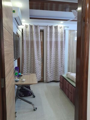 Team Area in 1 BHK Builder Floor at Sector 9a – for Rent