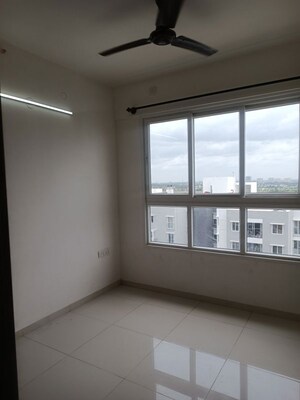Room in 3 BHK Apartment at Godrej Aqua, International Airport Road – for Rent