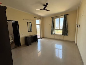 Room in 4 BHK Apartment at Railway Officers RPF Society, Sector 9a – for Rent