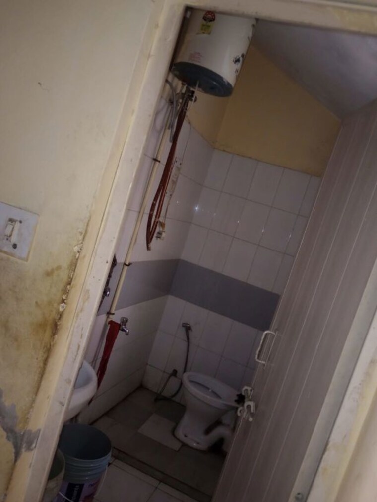 Bathroom, orchid-island 3 Bedroom 1601 Sq.Ft. Builder Floor In Sector 51 Gurgaon 10415196