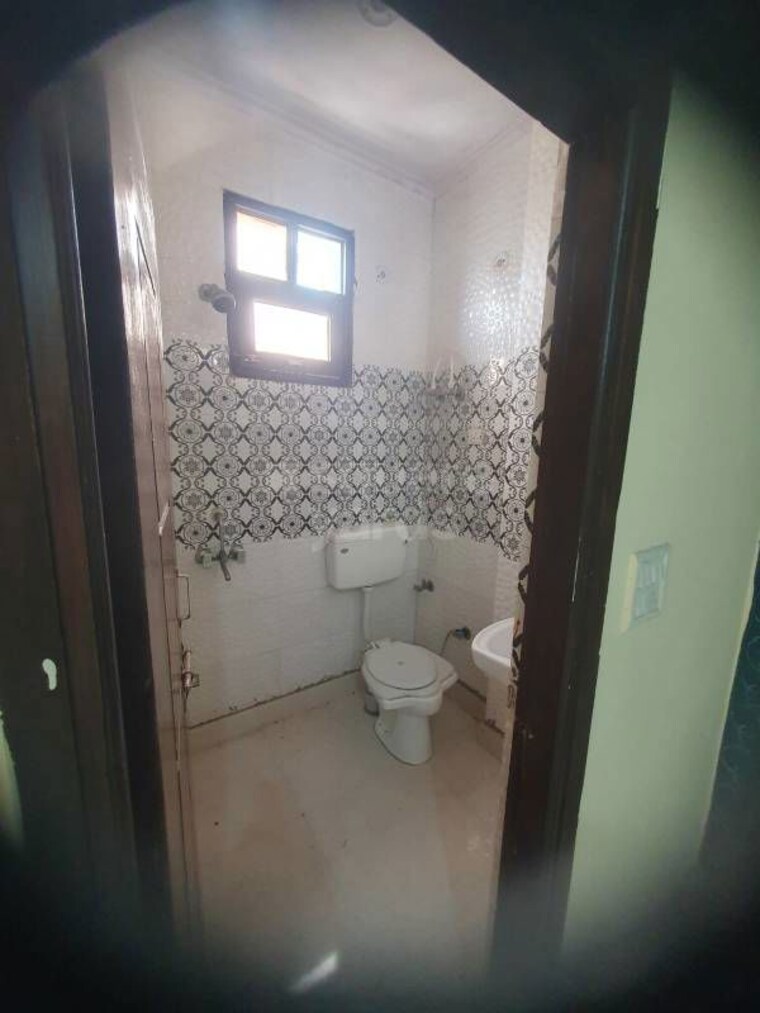 Bathroom, dwarka mor 2.5 Bedroom 1155 Sq.Ft. Builder Floor In Dwarka Mor Delhi 10415206