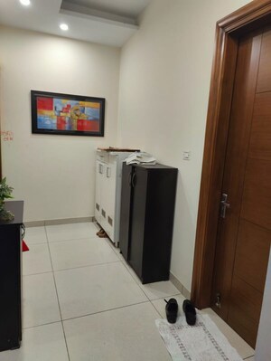 Team Area in 3 BHK Builder Floor at Sector 9a – for Rent