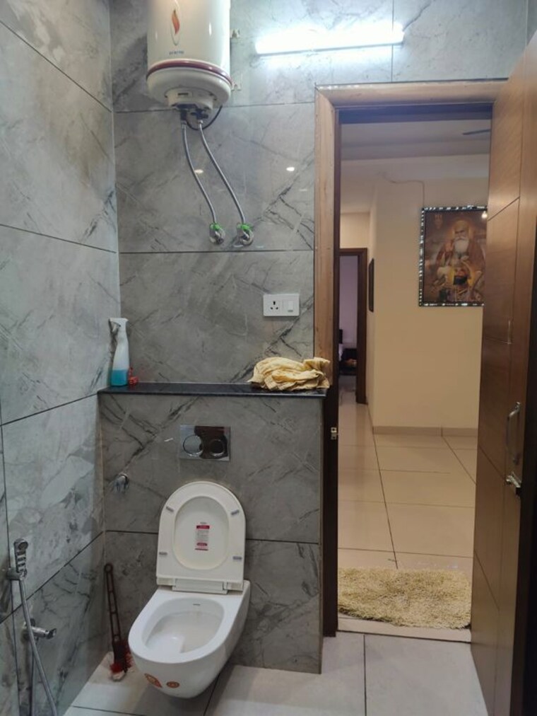 Bathroom, sector 9a 3 Bedroom 2560 Sq.Ft. Builder Floor In Sector 9a Gurgaon 10415220