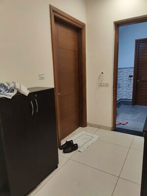 Team Area in 3 BHK Builder Floor at Sector 9a – for Rent
