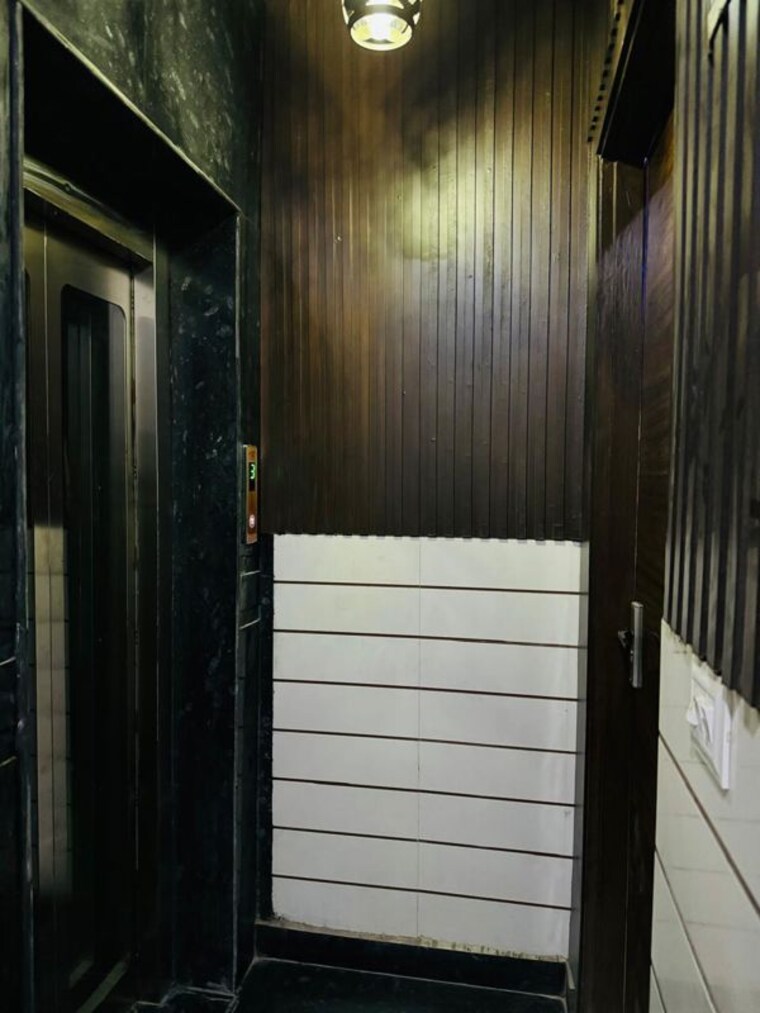 Bathroom, dwarka mor 3 Bedroom 1000 Sq.Ft. Builder Floor In Dwarka Mor Delhi 10415254